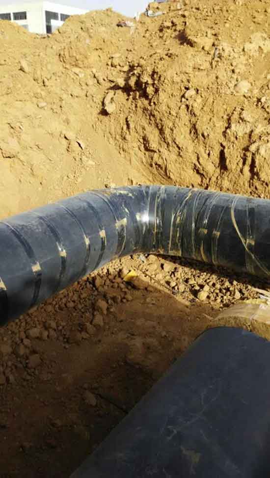 聚氨酯補(bǔ)口機(jī) 管道保溫Q2600系列壓力11Mpa 保溫功率11KW(圖2) 管道彎口聚氨酯補(bǔ)口機(jī)案例