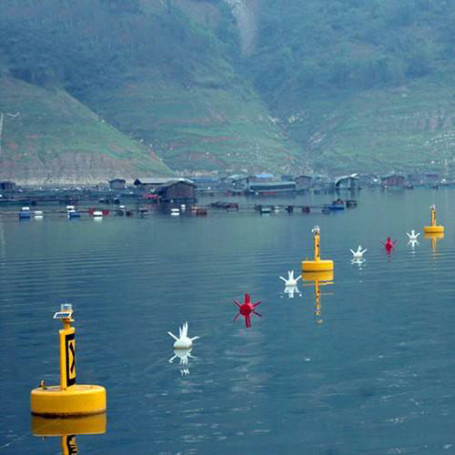 航道浮標噴涂聚脲有什么作用能防腐蝕嗎 小型噴涂機怎么樣(圖1) 航道浮標噴涂聚脲用能防腐蝕